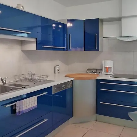 Charming With Garden And Private Pool, Vakantiehuis *